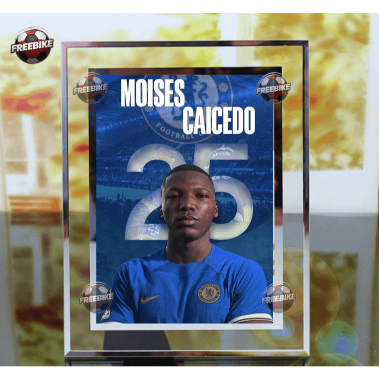 กรอบโปสเตอร์ MOISES CAICEDO พร้อมกระจกคริสตัลคุณภาพสูง