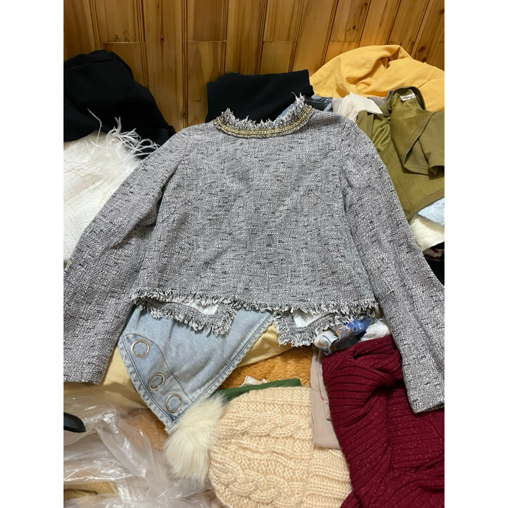 เสื้อ Elise มีกระดุมด้านหลัง