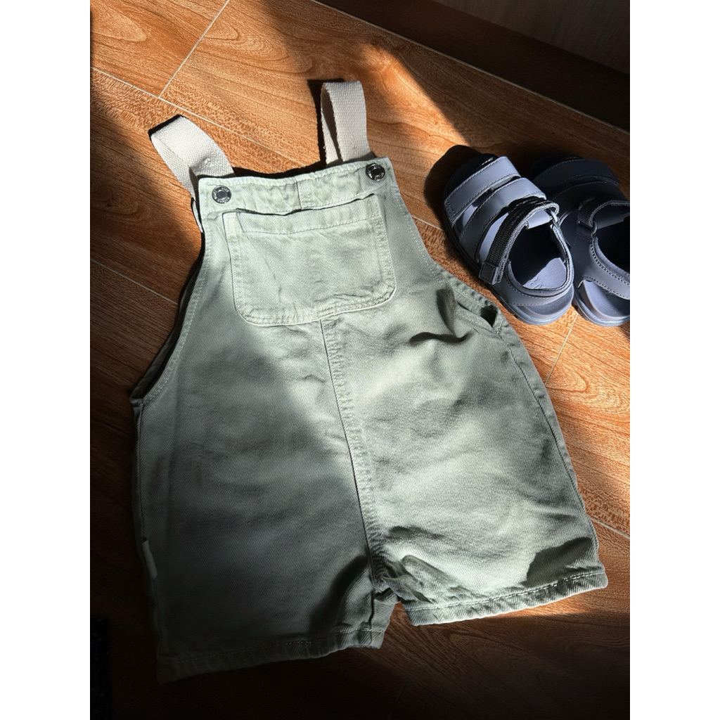 ของเหลว ชุดเอี๊ยม Zara Kid Auth ขนาด 1 1/2 Y (86ซม.)