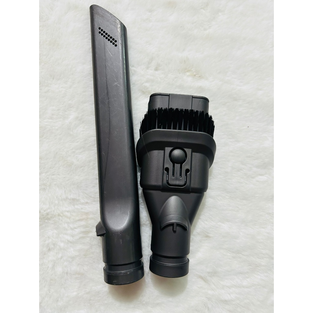 หัวดูดรอยแยกและดูดเคาน์เตอร์ครัวพร้อมแปรง – Dyson V6 (สินค้าญี่ปุ่นมือสอง)