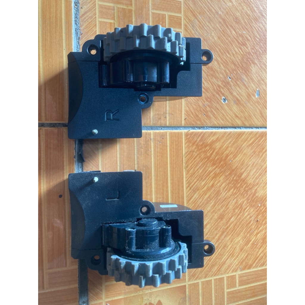 ล้อเครื่องดูดฝุ่นหุ่นยนต์ Tosiba