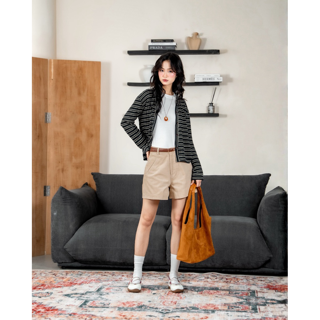 [Ho Chi Minh Express] กางเกงขาสั้นกํามะหยี่ผู้หญิงมีกระเป๋าหน้า Nolie Short – Sibling House