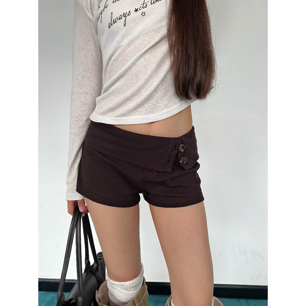 Moodie - กางเกงขาสั้น MAPLE | กางเกงขาสั้นทรงสลิมจั๊มกระดุม