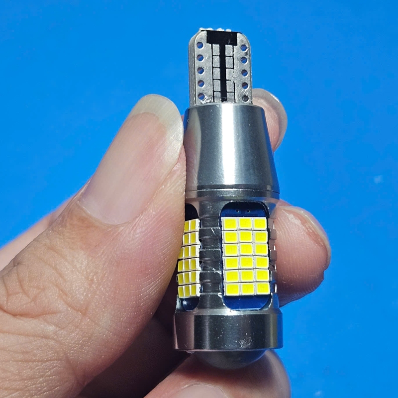 ไฟ led รถยนต์แฟลช 3 เท่าก่อนสว่าง T10, T15