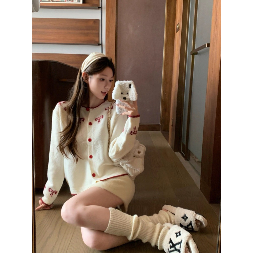 Yuri.store สเวตเตอร์ Red Bow L09