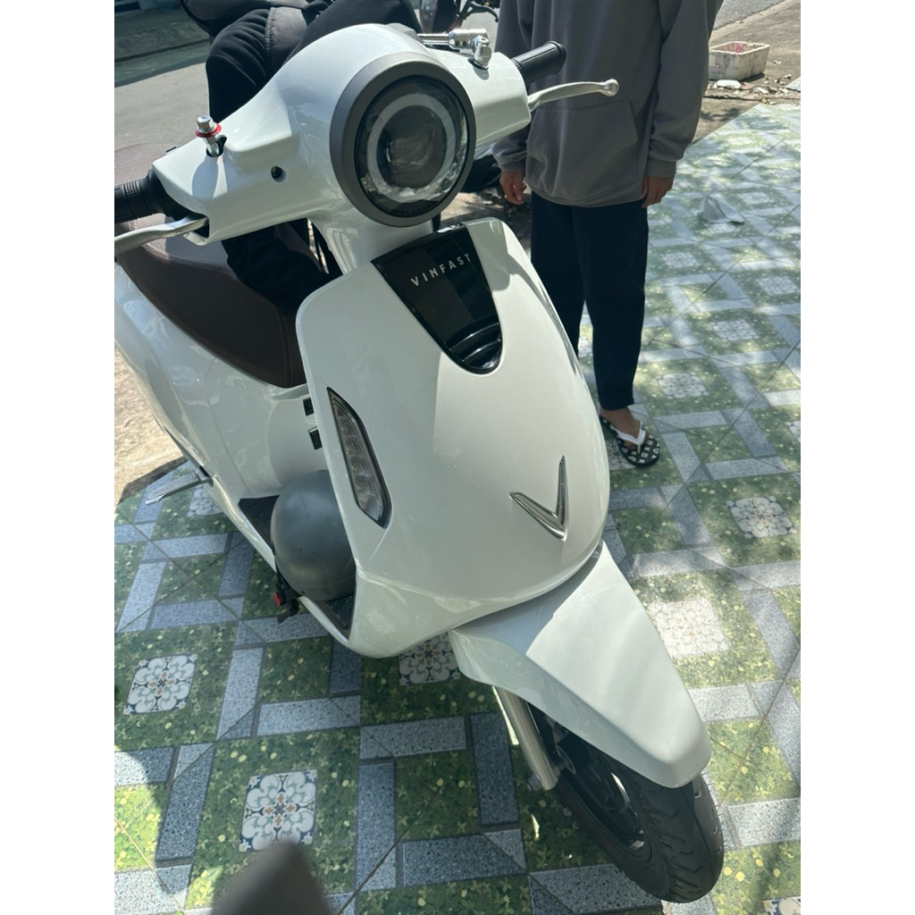 สกรูเต็ม XD vinfast Evo lite neo รุ่น V2,V3 พร้อมแหวนรองสีแดง สกรูแฟริ่งรถยนต์)