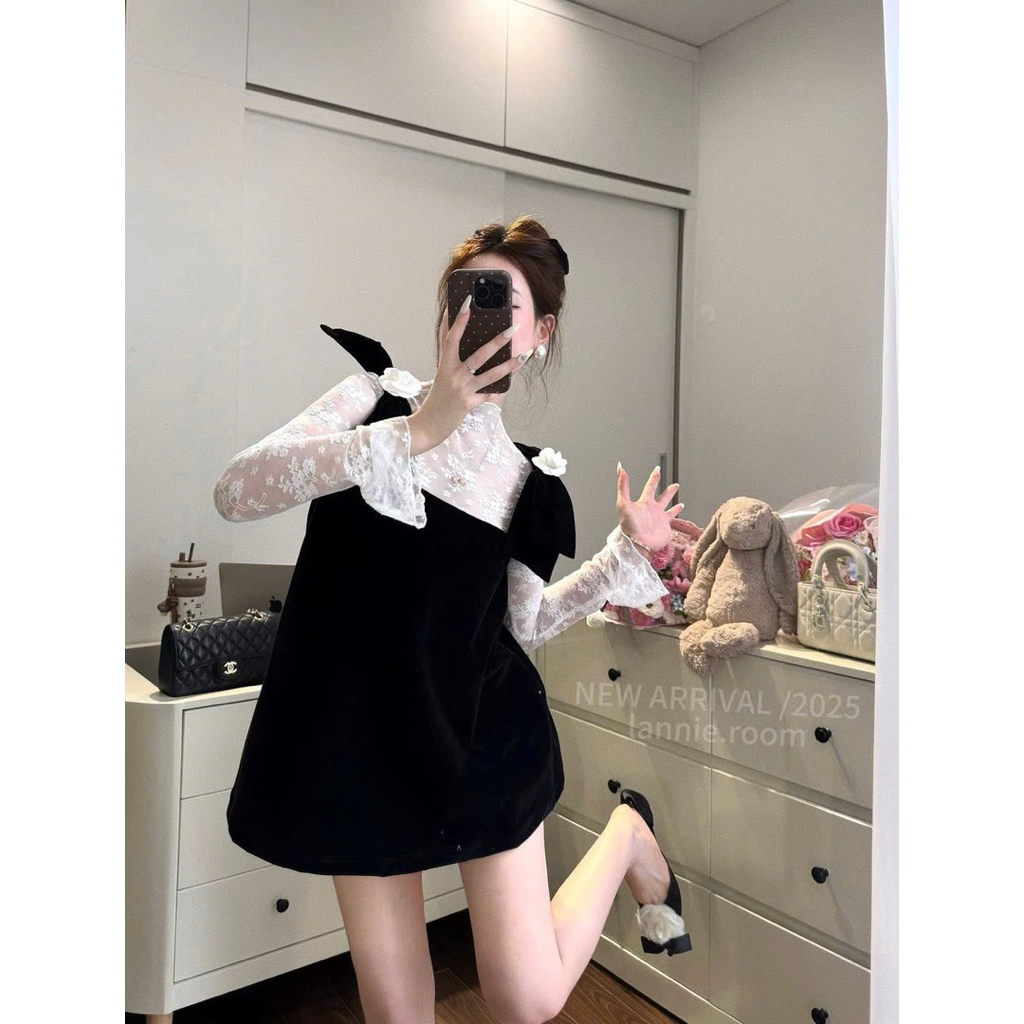 ชุดเซ็ตผู้หญิง เสื้อลูกไม้สีขาวนวล+กระโปรงสายเดี่ยวสายโบว์มุกกํามะหยี่น่ารัก