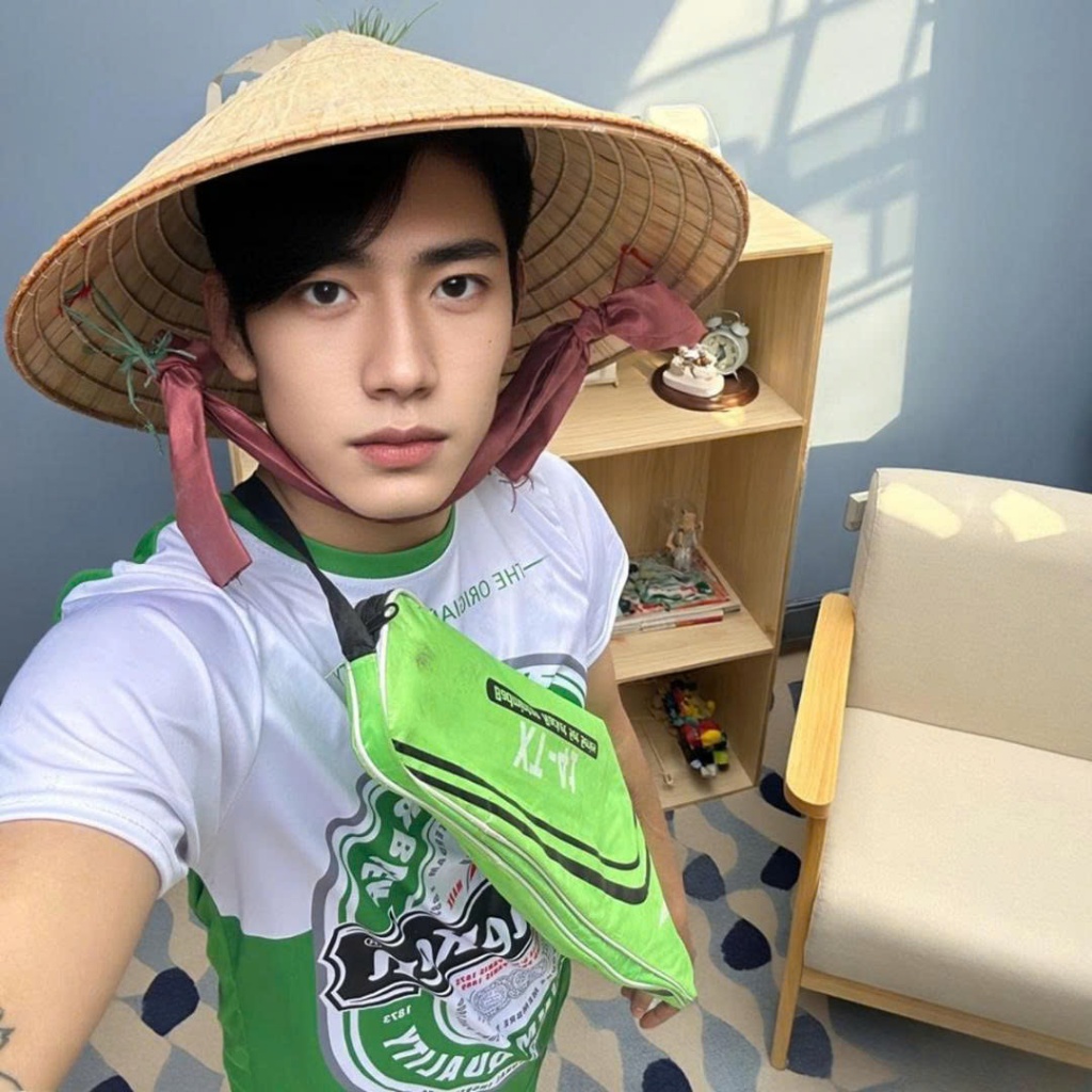 ชุดเจนสีเขียวทําจากแผ่นรองหลวมยืดหยุ่นเย็นเย็นสําหรับสวมใส่บ้านและออกไปข้างนอกขนาดใหญ่ได้ถึง 75 กก. 