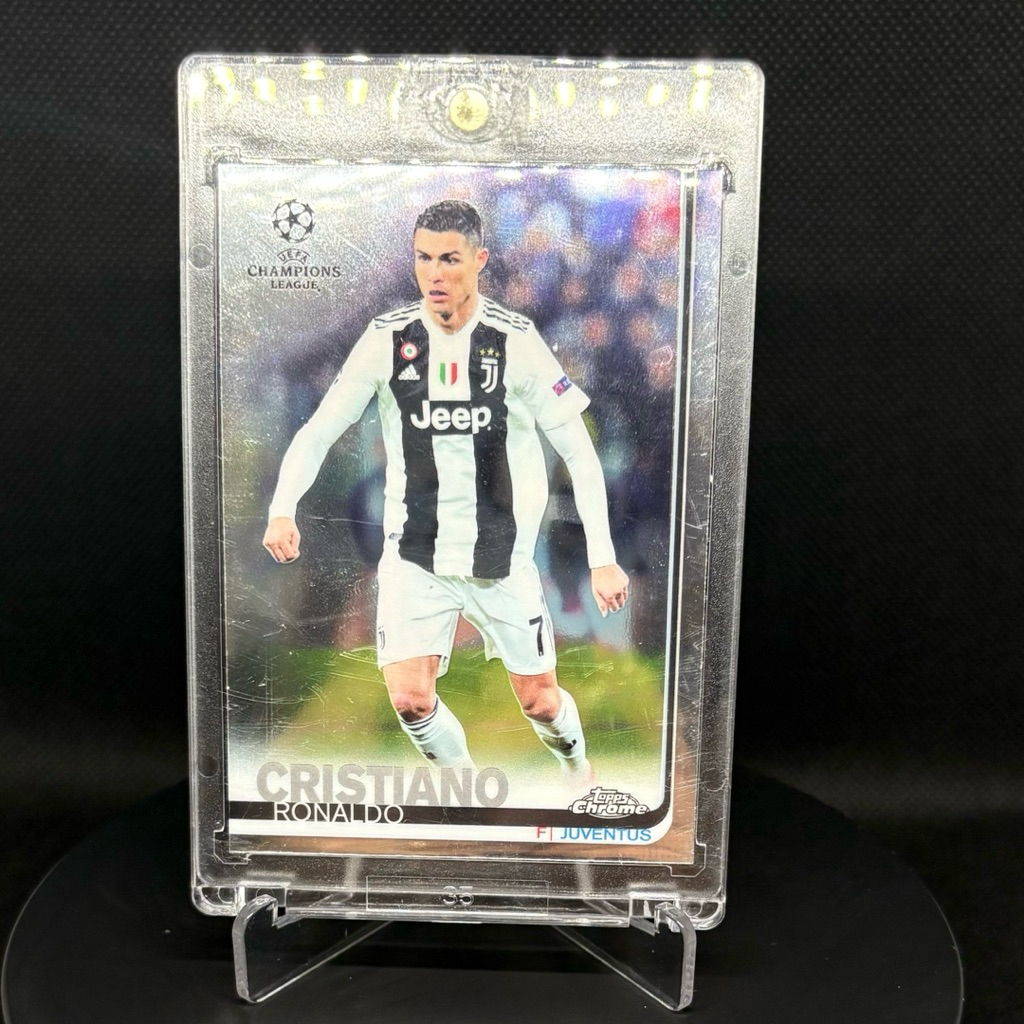 [HARD CARD] Cristiano Ronaldo Topps Chrome 2018/19 Football Card (ฟรีการ์ดสุ่ม + toploader + ปลอกแขน