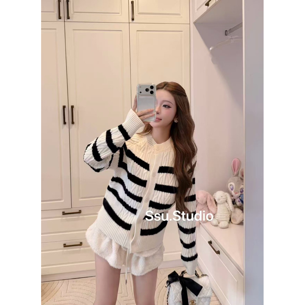 Ssu.Studio// CADIGAN SWEATSHIRT พร้อมปุ่ม HORIZONTAL