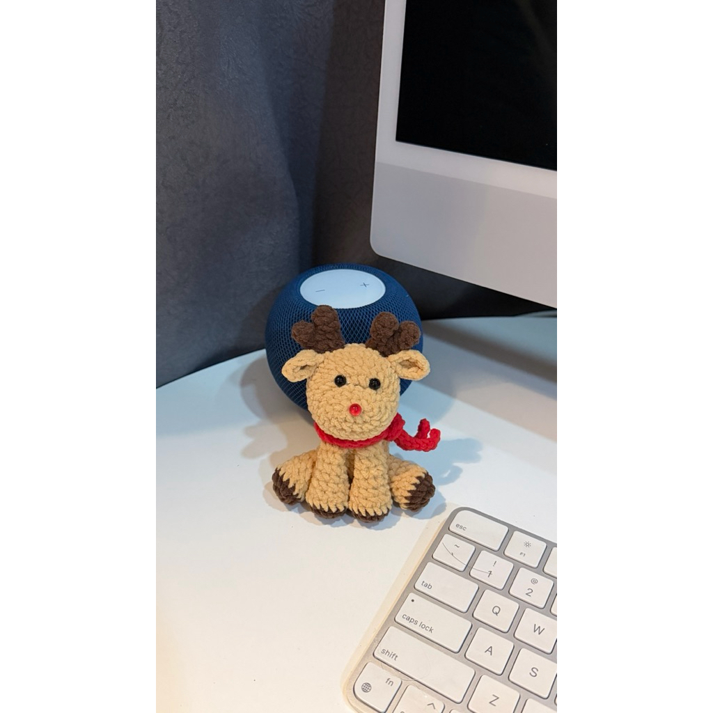 พวงกุญแจกวางเรนเดียร์ Jollibee ทําจากขนสัตว์แฮนด์เมด