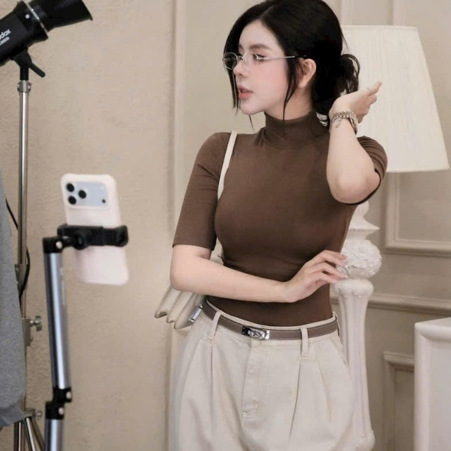 เสื้อยืดซิปคอเต่า Body Fit ดีไซน์พื้นฐาน สวมใส่ง่ายและพิกัด ADT110