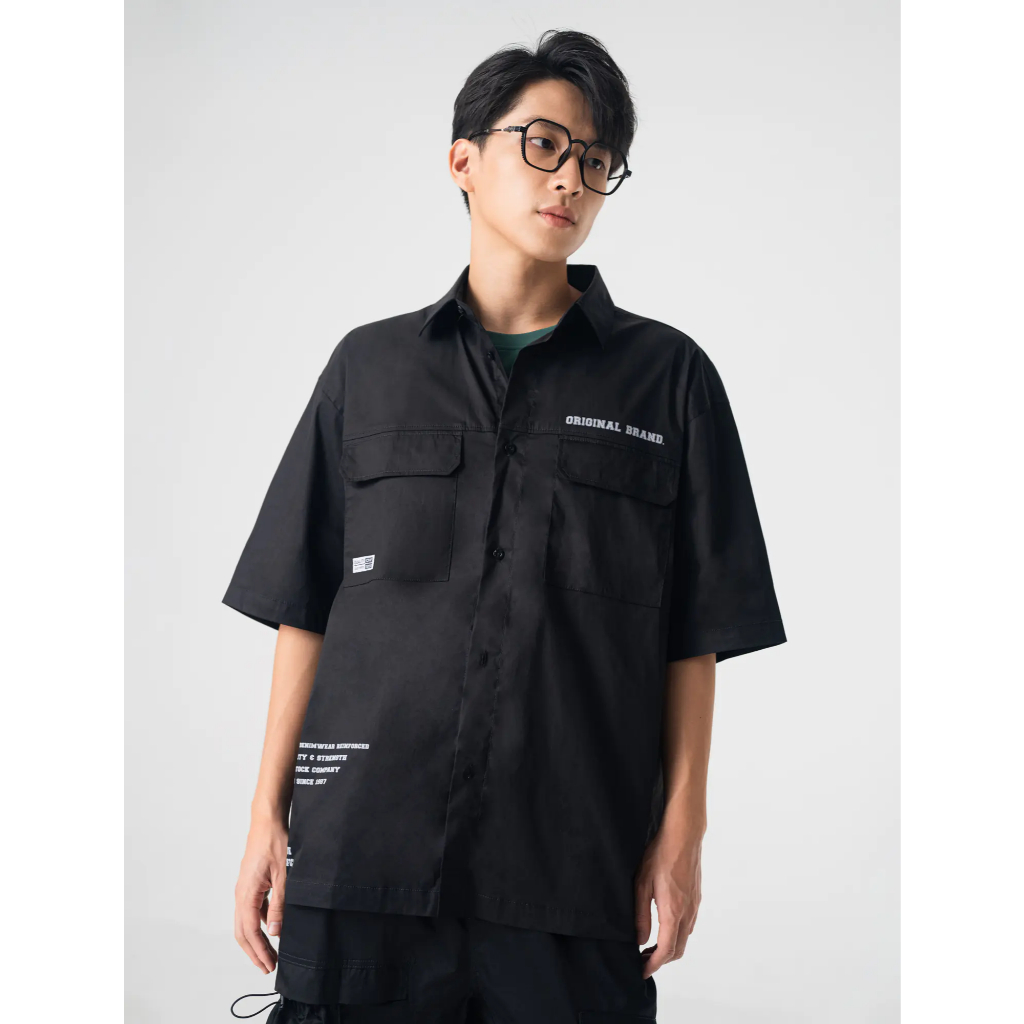 เสื้อเชิ้ตผู้ชาย CANIFA คอปกเยอรมันและแขนพิมพ์ลาย 8TH23S003