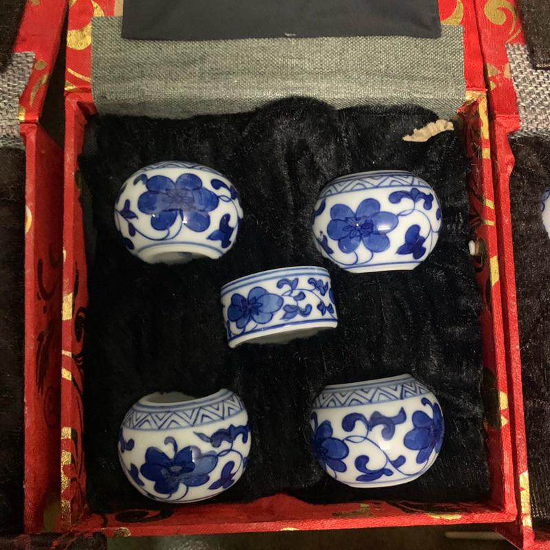 ถ้วยนกวาดด้วยมือจีน - Tieu Mi/Choe Dat/Oanh