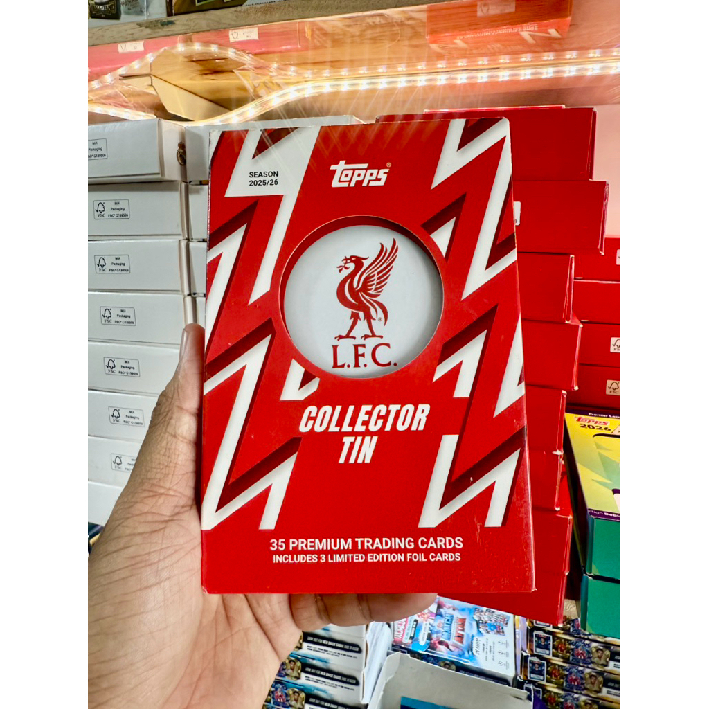 [ Liverpool Collector Tin ] Topps FC Liverpool Collector Tin Box ประกอบด้วยการ์ดผู้เล่น Liverpool Cl