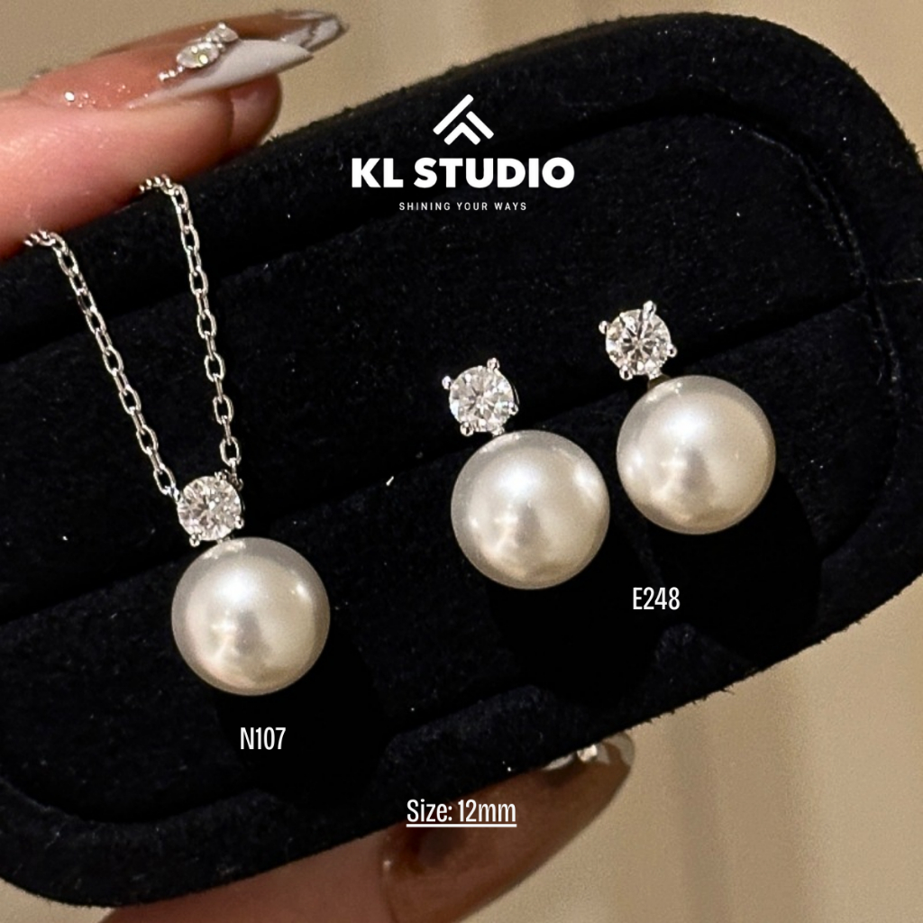 KL.STUDIO สร้อยคอไทเทเนียมมุกเทียมและหินเพทาย - N107