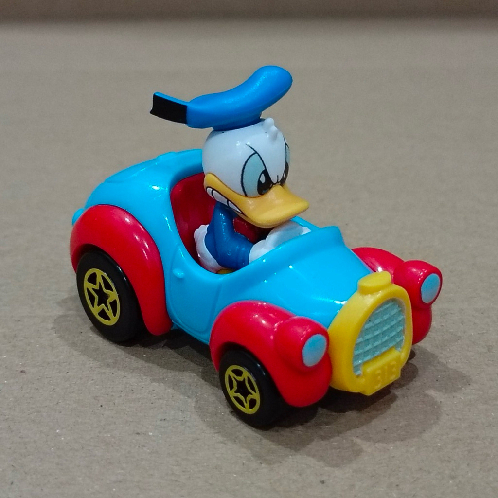 Hot Wheels Diisney Race Verse Donald Duck