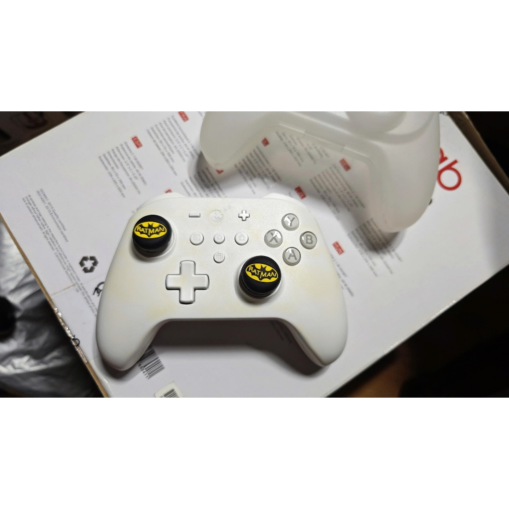 [ของเก่า/อุปกรณ์เสริมฟรี] คอนโทรลเลอร์ Gulikit KingKong 2 Pro | สีขาว | สายไฟ Type C | เซ็นเซอร์อะนา