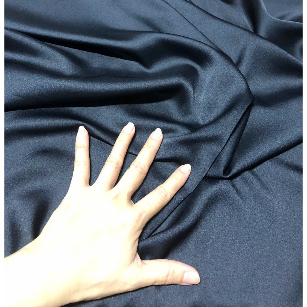 C869 - ผ้าไหมผ้าซาตินสีน้ําเงินเข้มบาง (2.5m x 1.5m) ยืด