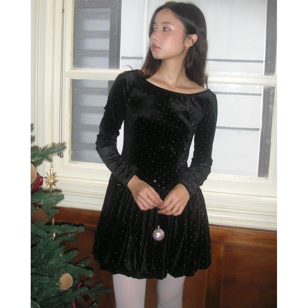 GEMMA DRESS - ชุดกํามะหยี่คอปาดเปลือยหลัง Miyou