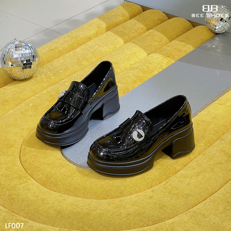 รองเท้าคัทชู รองเท้าโลฟเฟอร์ผู้หญิง หนังแก้ว รองเท้าโลฟเฟอร์หัวกลมพื้นเหลี่ยม สูง 5 เซนติเมตร มีสีดํ