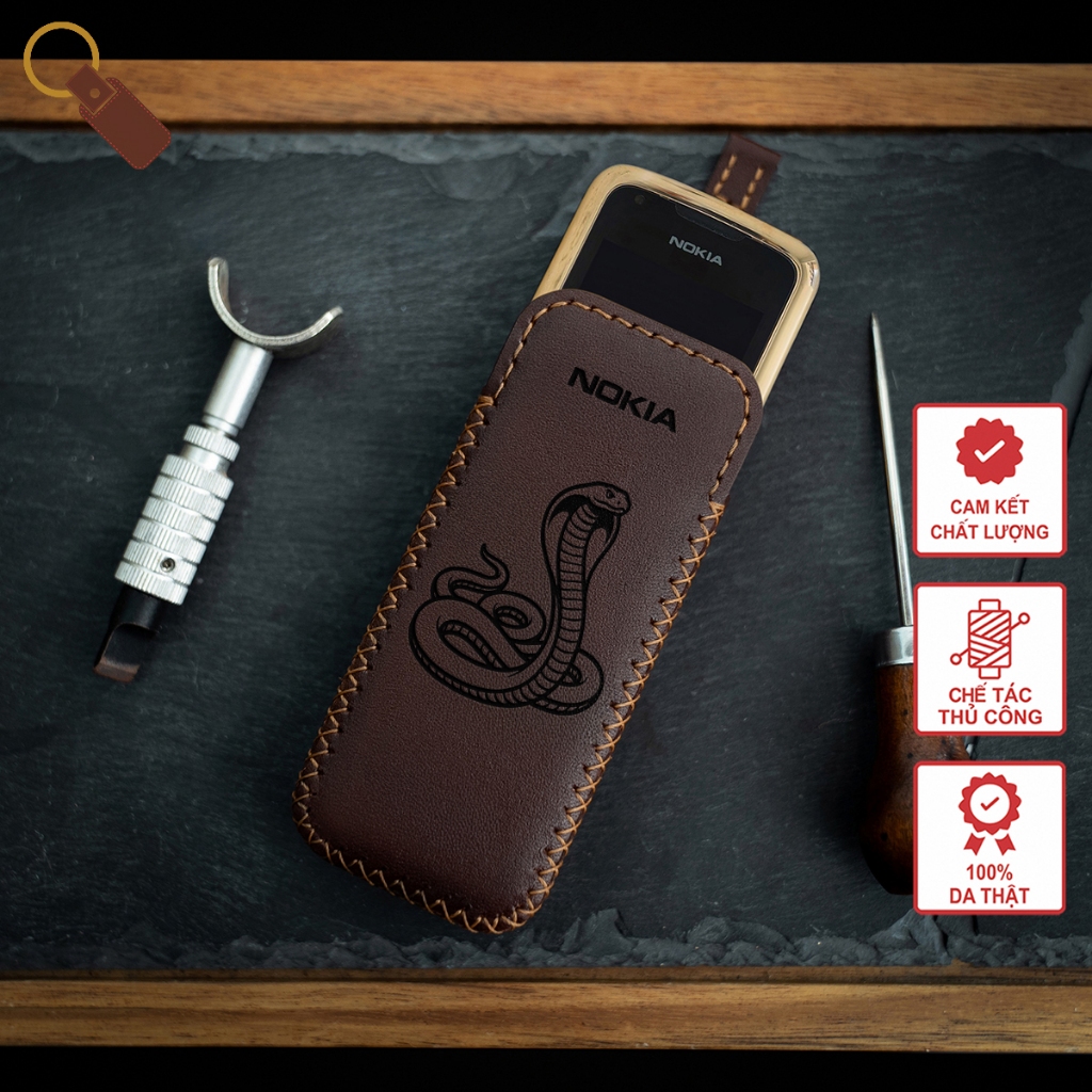 เคสโทรศัพท์หนังสําหรับ N0kia 6700, 8800 - สลักด้วยภาพงู - งานฝีมือจากหนังวัวแท้ - สีน้ําตาล