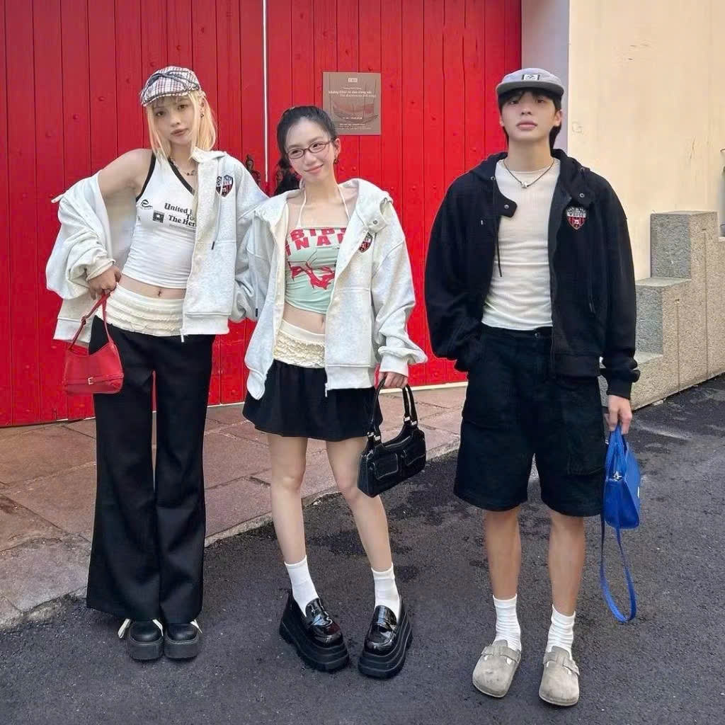 Batwing Boxy Cotton Fleece Zip Hoodie THIFU Store ใน WHOSE เย็บปักถักร้อย 77 หมวกใหญ่พร้อมปุ่มปิด