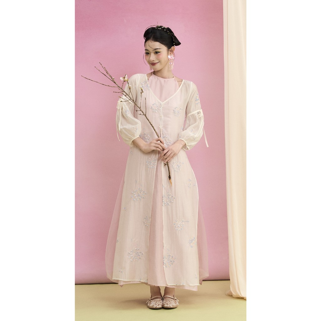 LOLLIE STUDIO - Hong Th Tet Ao Dai พร้อมเสื้อชั้นในสตรีสีชมพู LYDT LIEU YEN DAO THO TKA467 TKC73