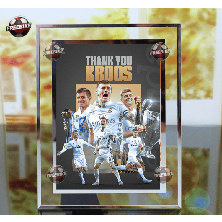 กรอบโปสเตอร์ TONI KROOS พร้อมกระจกคริสตัลคุณภาพสูง