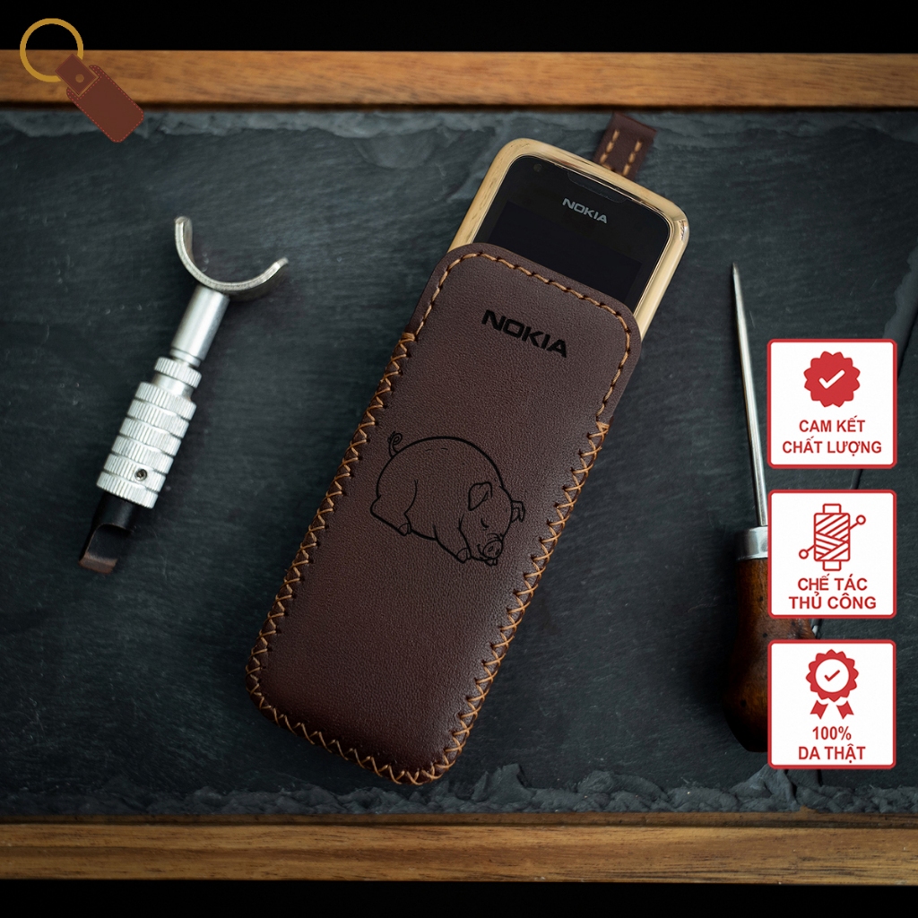 เคสโทรศัพท์หนังสําหรับ N0kia 6700, 8800 - สลักด้วยภาพหมู - งานฝีมือจากหนังวัวแท้ - สีน้ําตาล