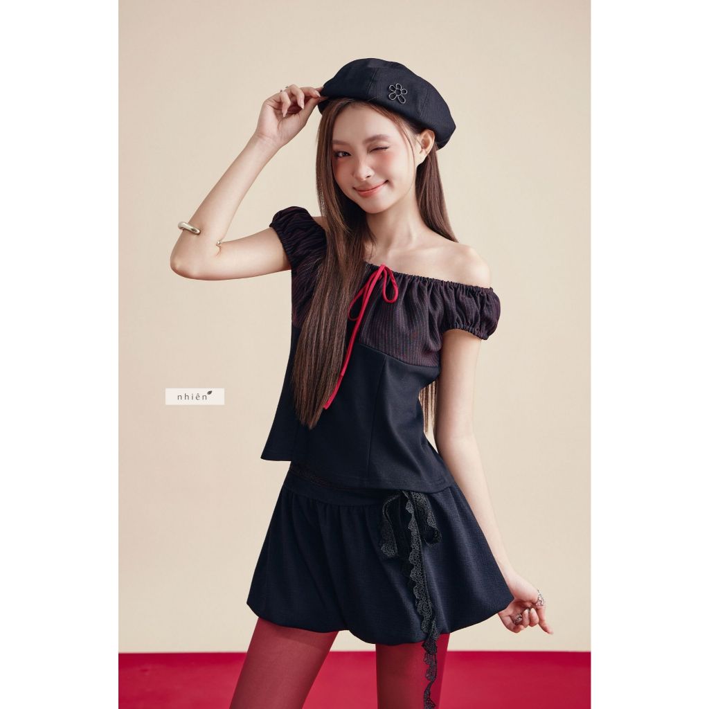 Emberlin Top - เสื้อเชิ้ตผู้หญิง เสื้อปาดไหล่มีกระดุม nhien.official NAS00032