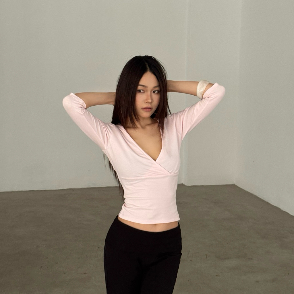 เสื้อเชิ้ตแขนสั้นคอเต่า Tiemmem - สีชมพู/ขาว/ดํา
