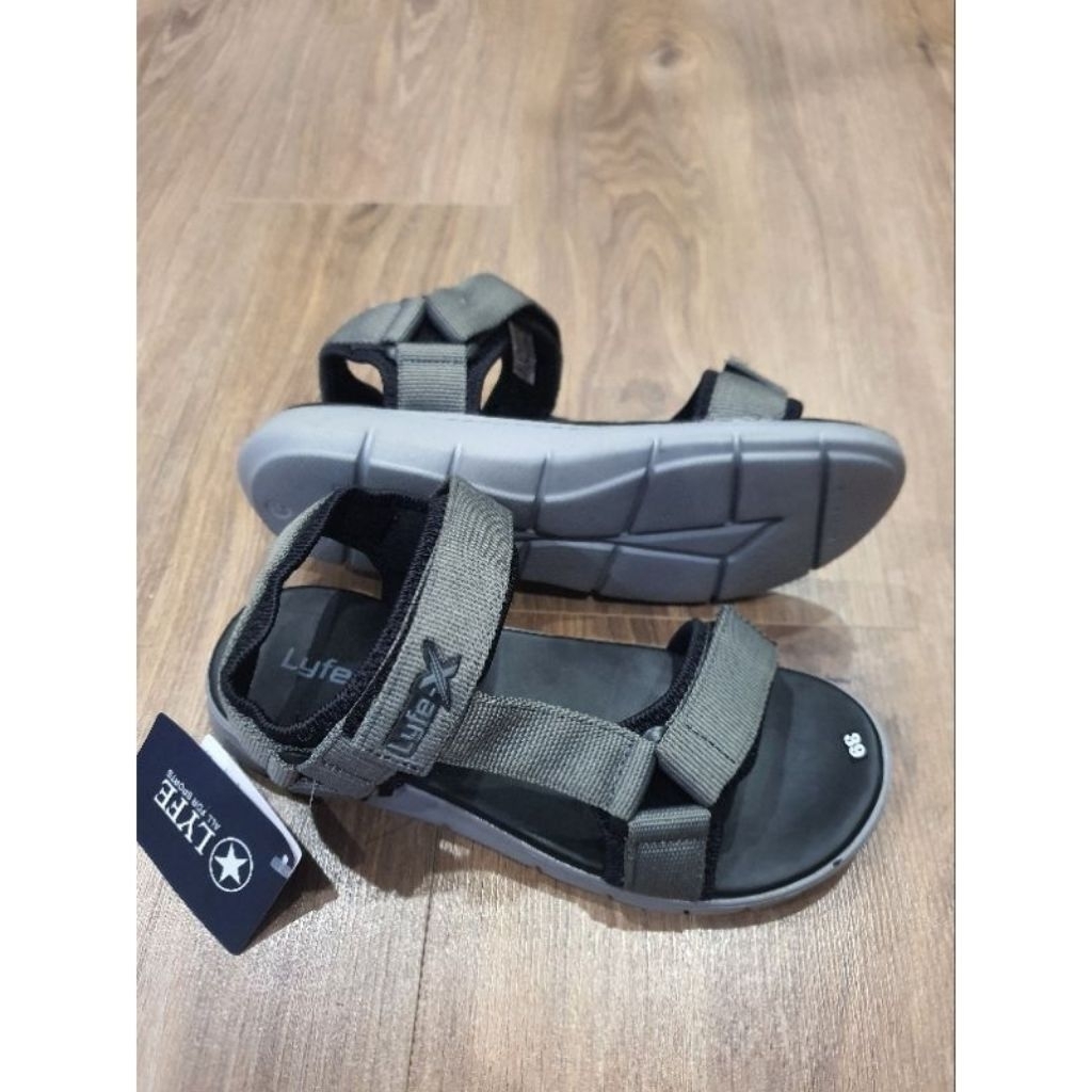 รองเท้าแตะผู้ชาย LYFE ยังมีไซส์ 39 41