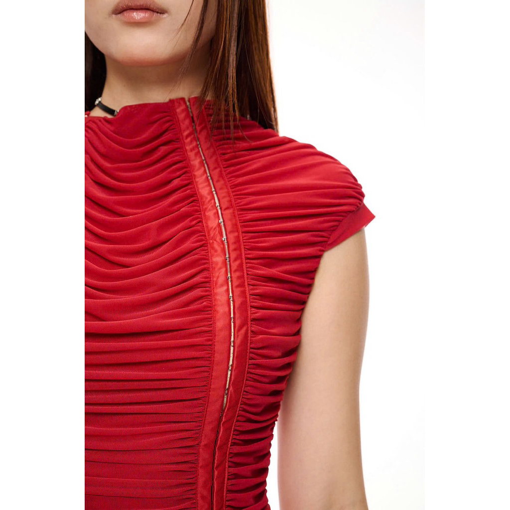 IUE STUDIO - ชุดกี่เพ้าจับจีบ - Ruched Top สีแดง