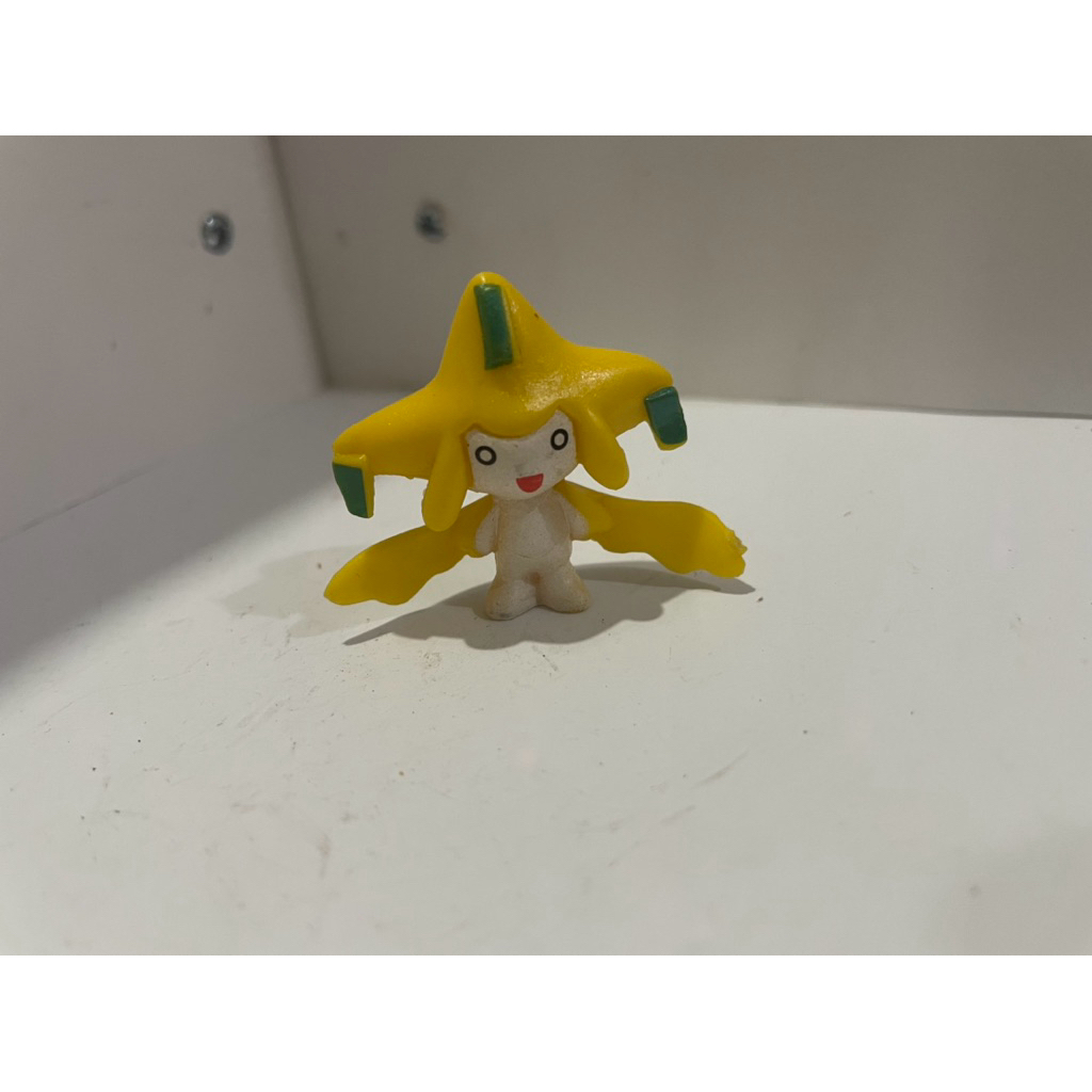 ร้านเก่า - โมเดล Pokémon Jirachi - ภาพถ่ายจริง
