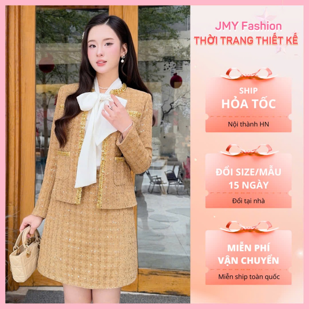 S826 Set เสื้อแจ็คเก็ตและกระโปรงสีเบจรูปตัว A สั้นขลิบทองหรูหรา (TH HA LE)