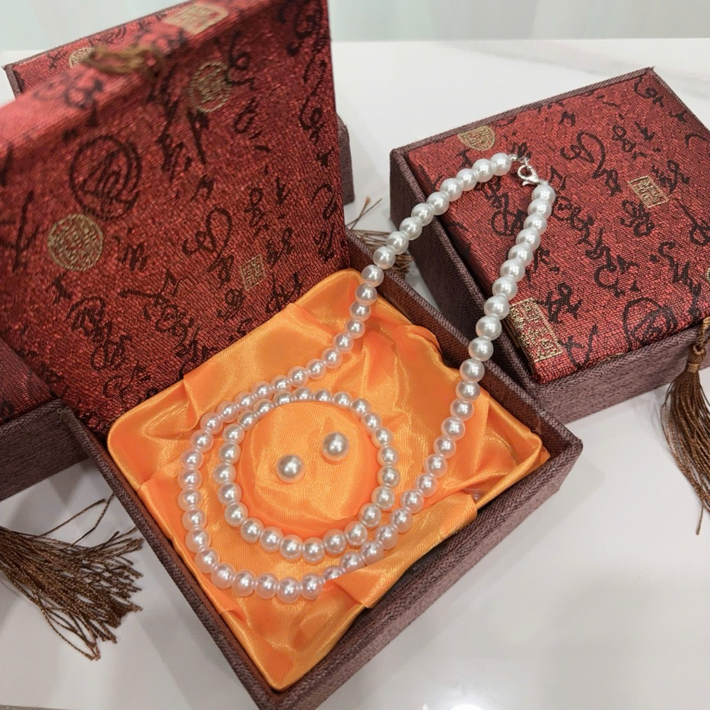 ชุดถ่ายรูป ao dai สวยๆ มีต่างหู สร้อยคอ และสร้อยข้อมือ 3 ชิ้น