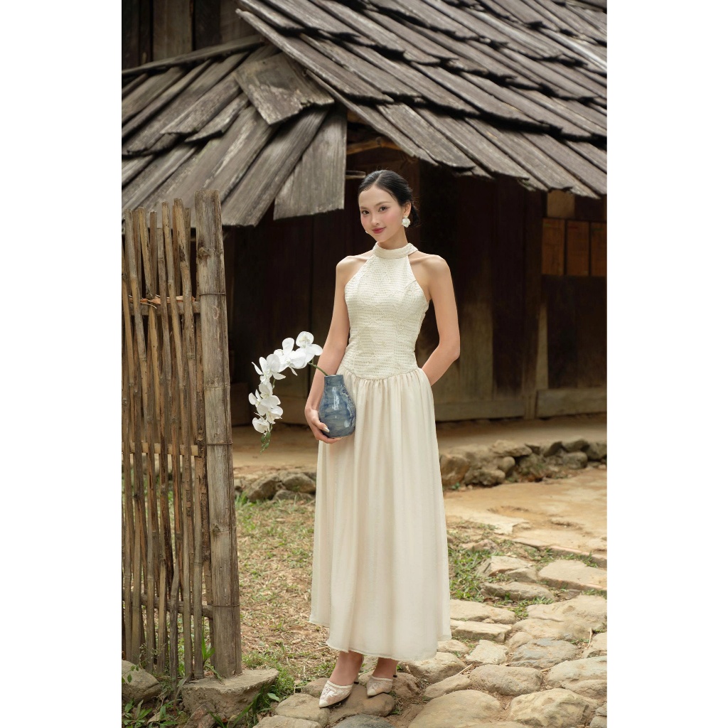 NIRE DRESS ชุดสตรีคอปกสายเดี่ยวเปลือยเอวยาวสง่างาม GOUT DE JUN