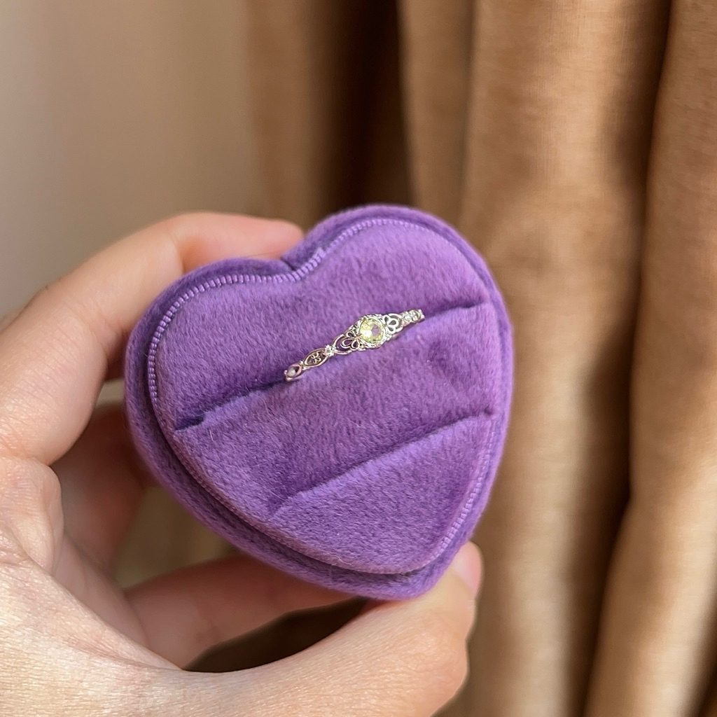 Dear Me แหวนเงิน 925 สีเขียวมะกอก หิน Pe.ri.dot หินแห่งโชคและสันติภาพ