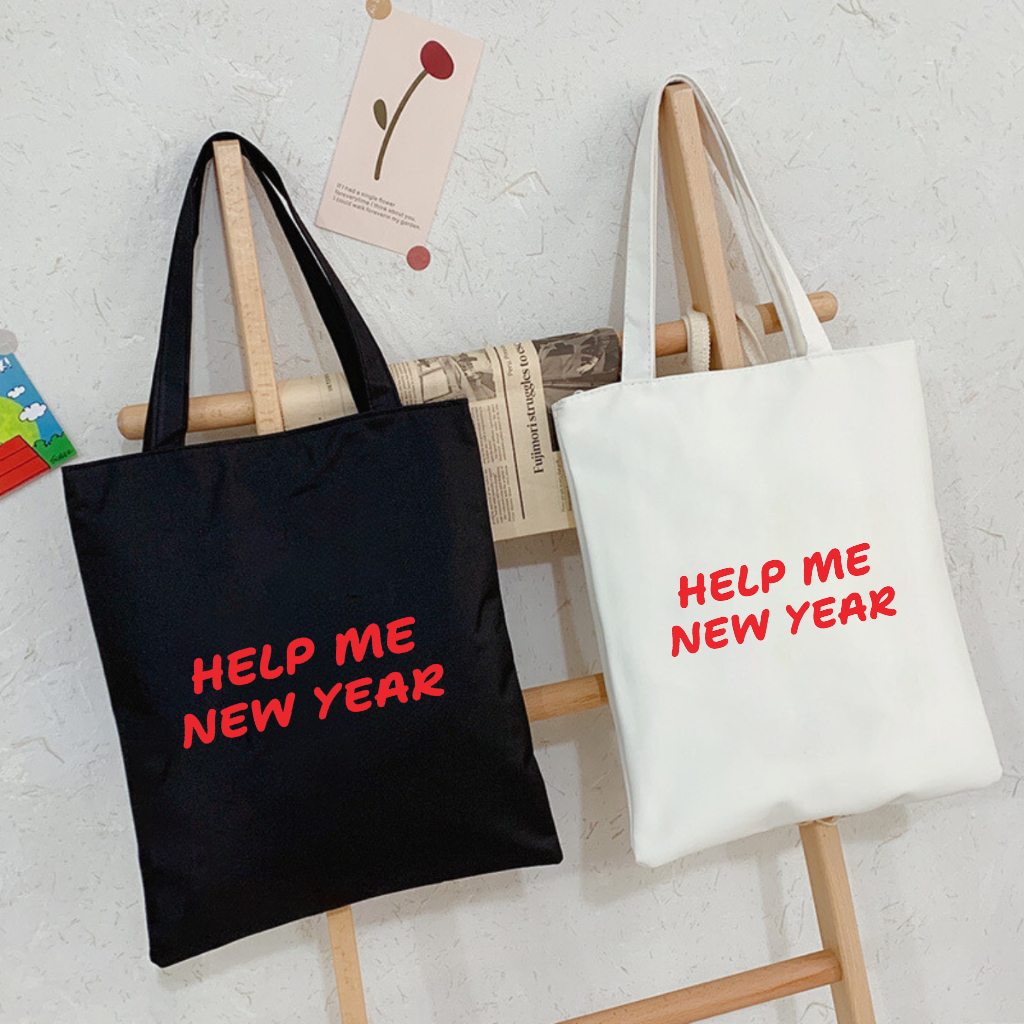 กระเป๋าโท้ต กระเป๋าผ้าแคนวาสผ้าฝ้าย Help me ใหม่ปี กระเป๋าสะพายแฟชั่นสําหรับไปโรงเรียนและออกไปข้างนอ