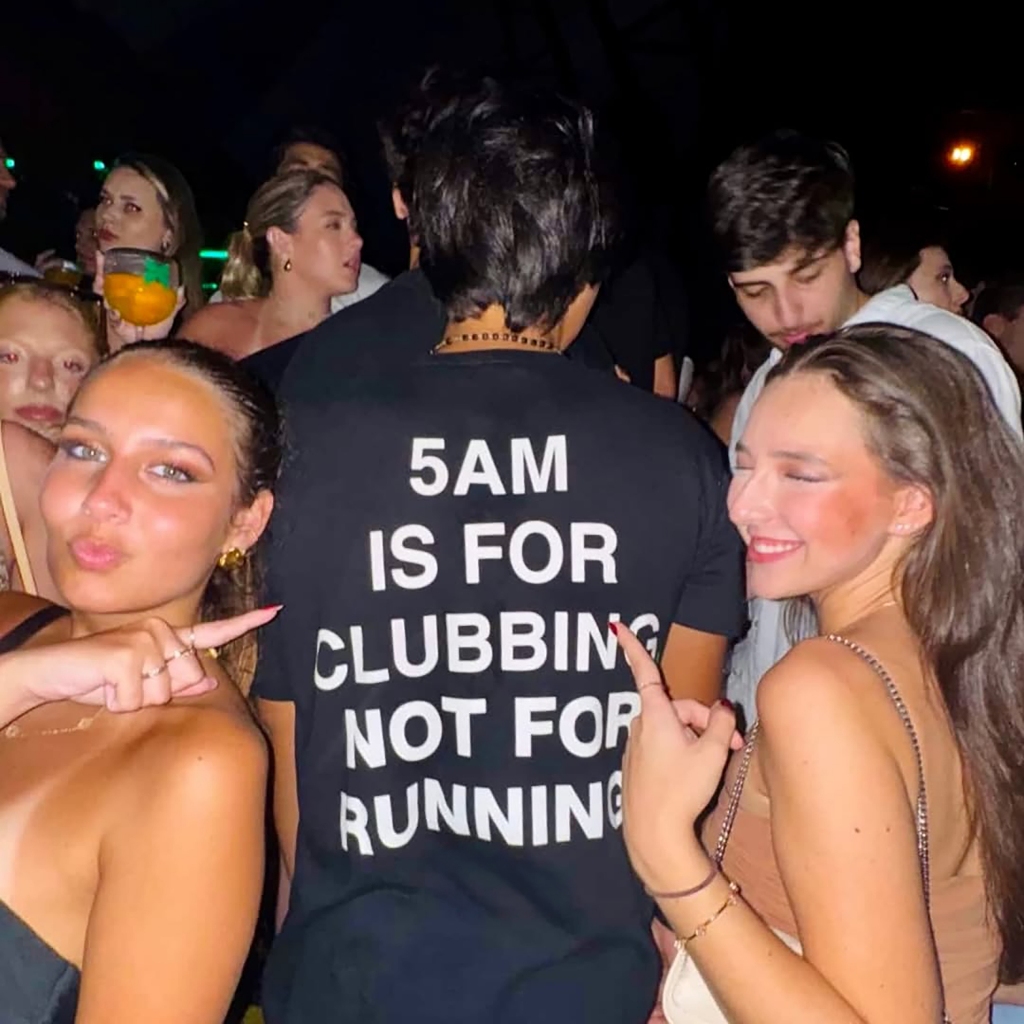 [เกรดพรีเมียม] เสื้อยืดสายปาร์ตี้ 5AM IS FOR CLUBBING NOT RUNNING ใส่เที่ยวผับ คอตตอนแท้ ฮิตมาก
