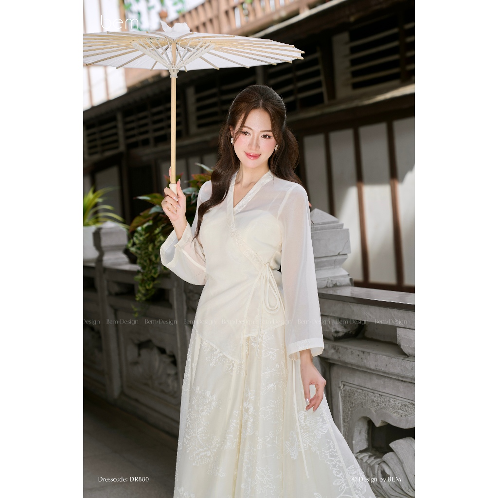 ชุดเดรสยาวสองชิ้นปักลายดอกไม้สําหรับเด็กพร้อมเสื้อไหม BEM (DR880)