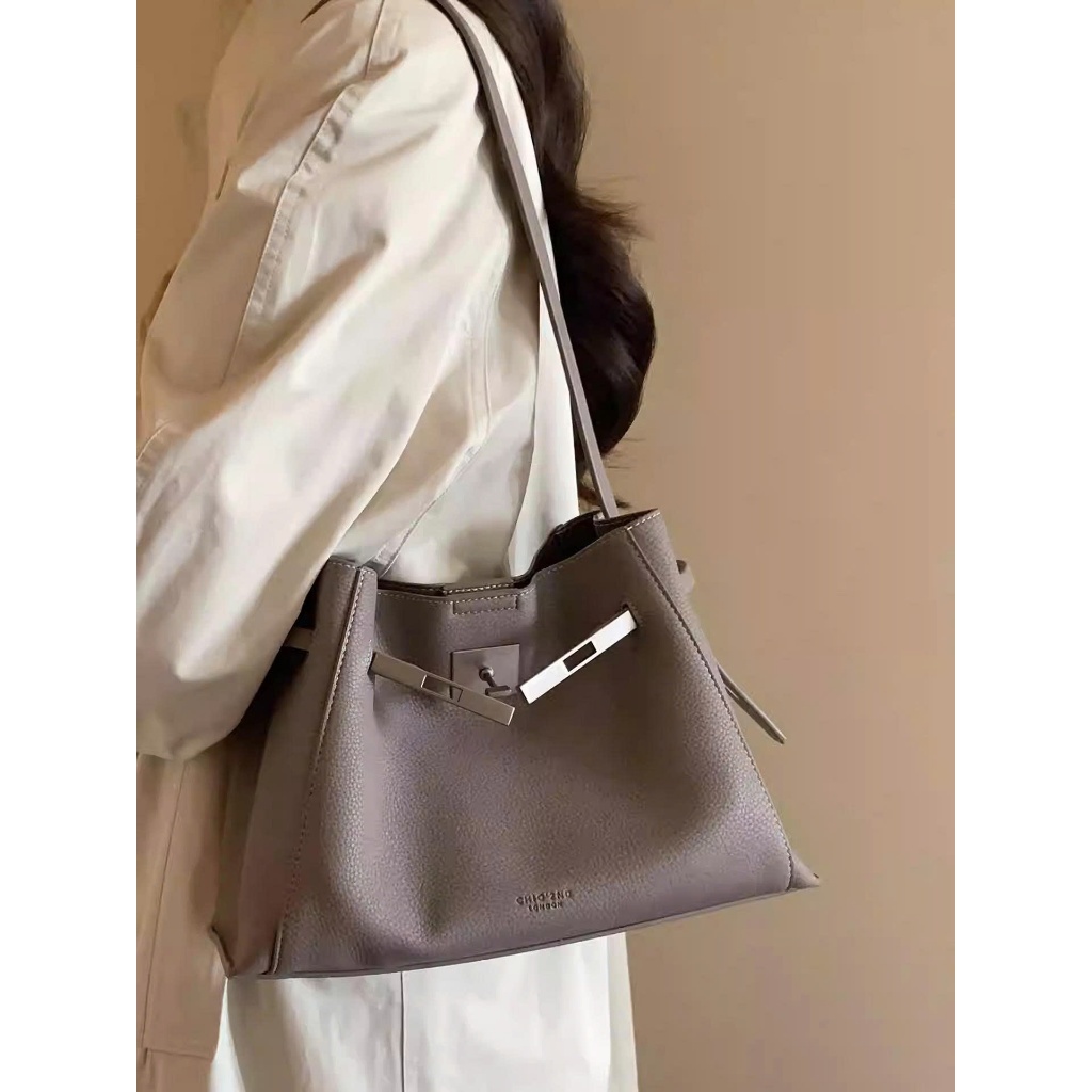 (ของแท้) กระเป๋าถือ New York street style Chio2nd