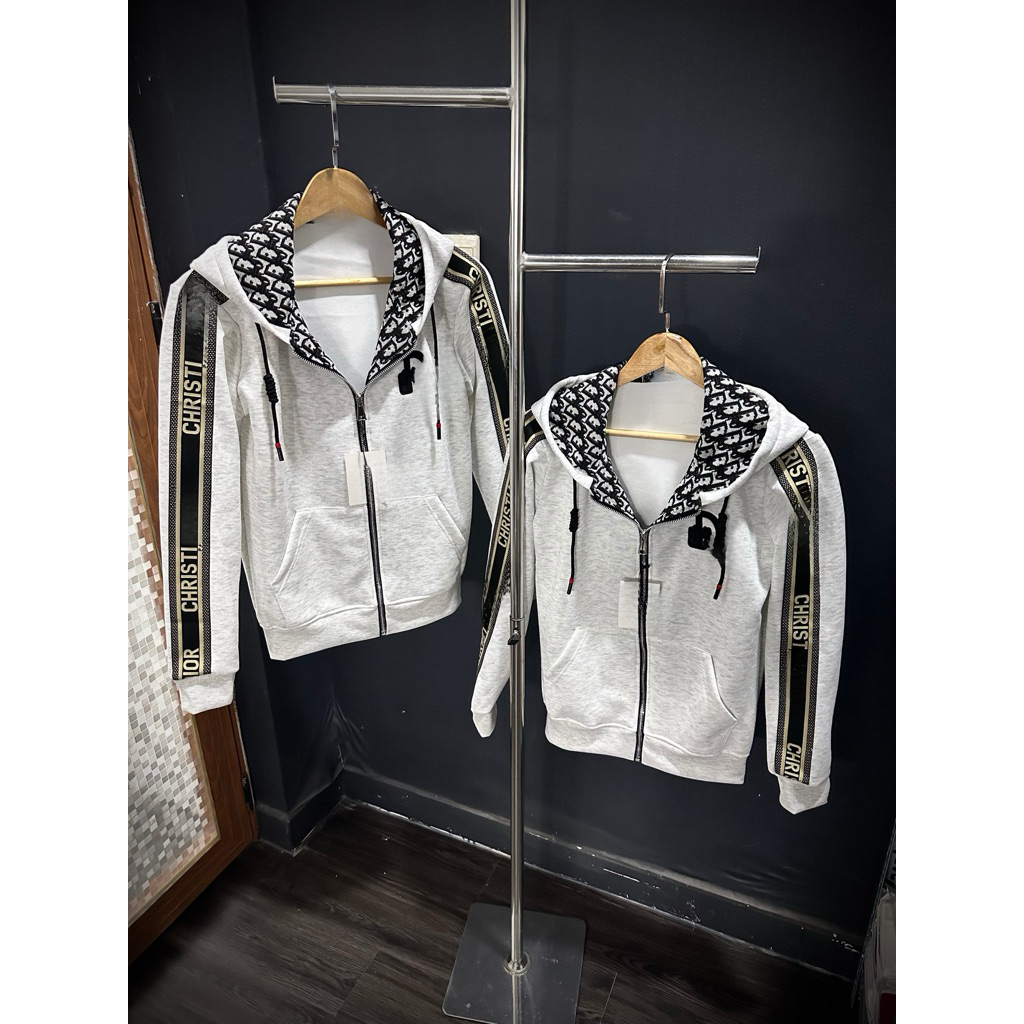 เสื้อแจ็คเก็ตผ้าฟลีซ Gold Strap No Ruffles No Shelf - TVMAN