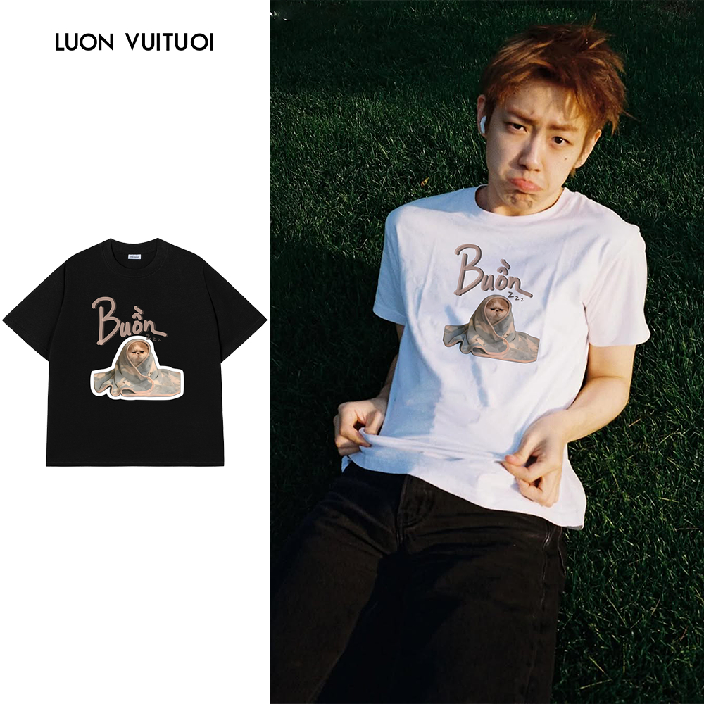 Relaxed Fit Silly Cat เสื้อยืด Luon Vutuoi "Sleep Cat" - Happyเสมอ