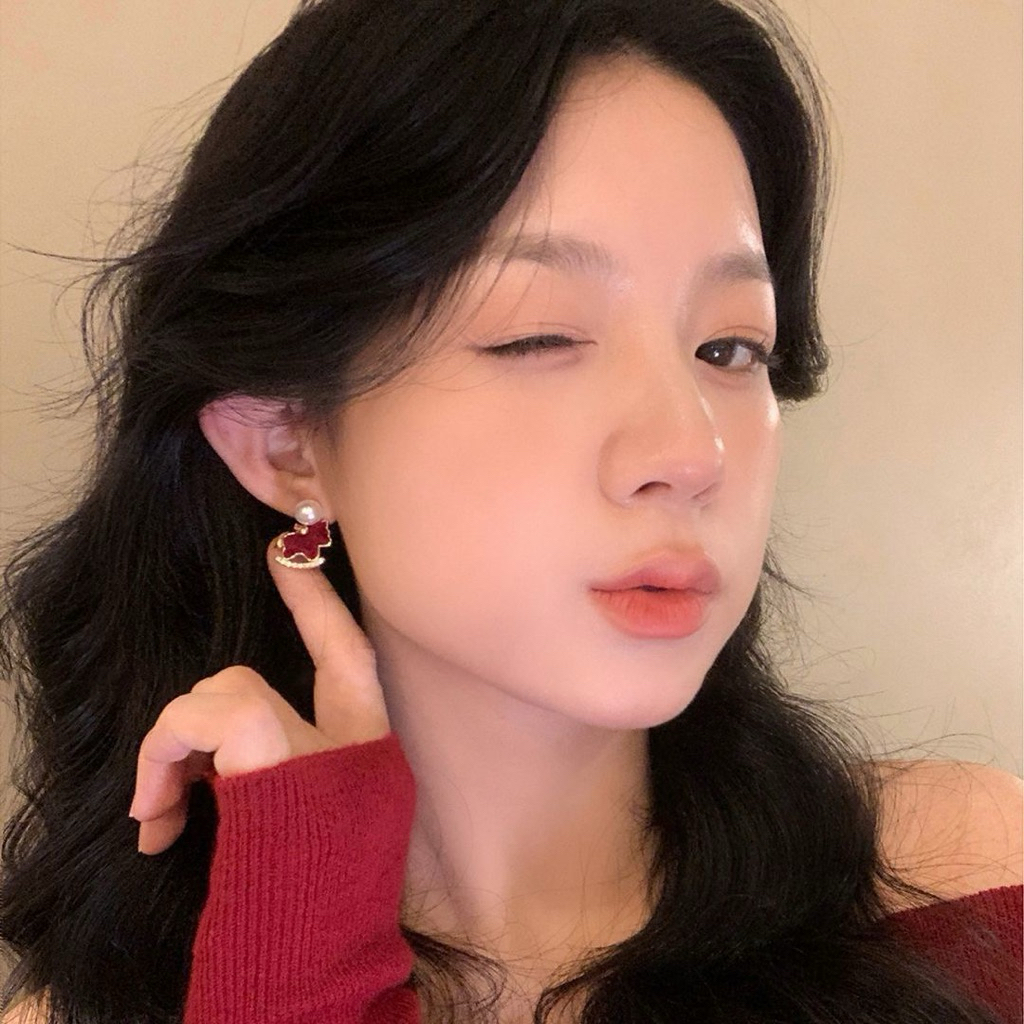 RED VELVET HORSE EARRINGS (ออกแบบมา 2026)