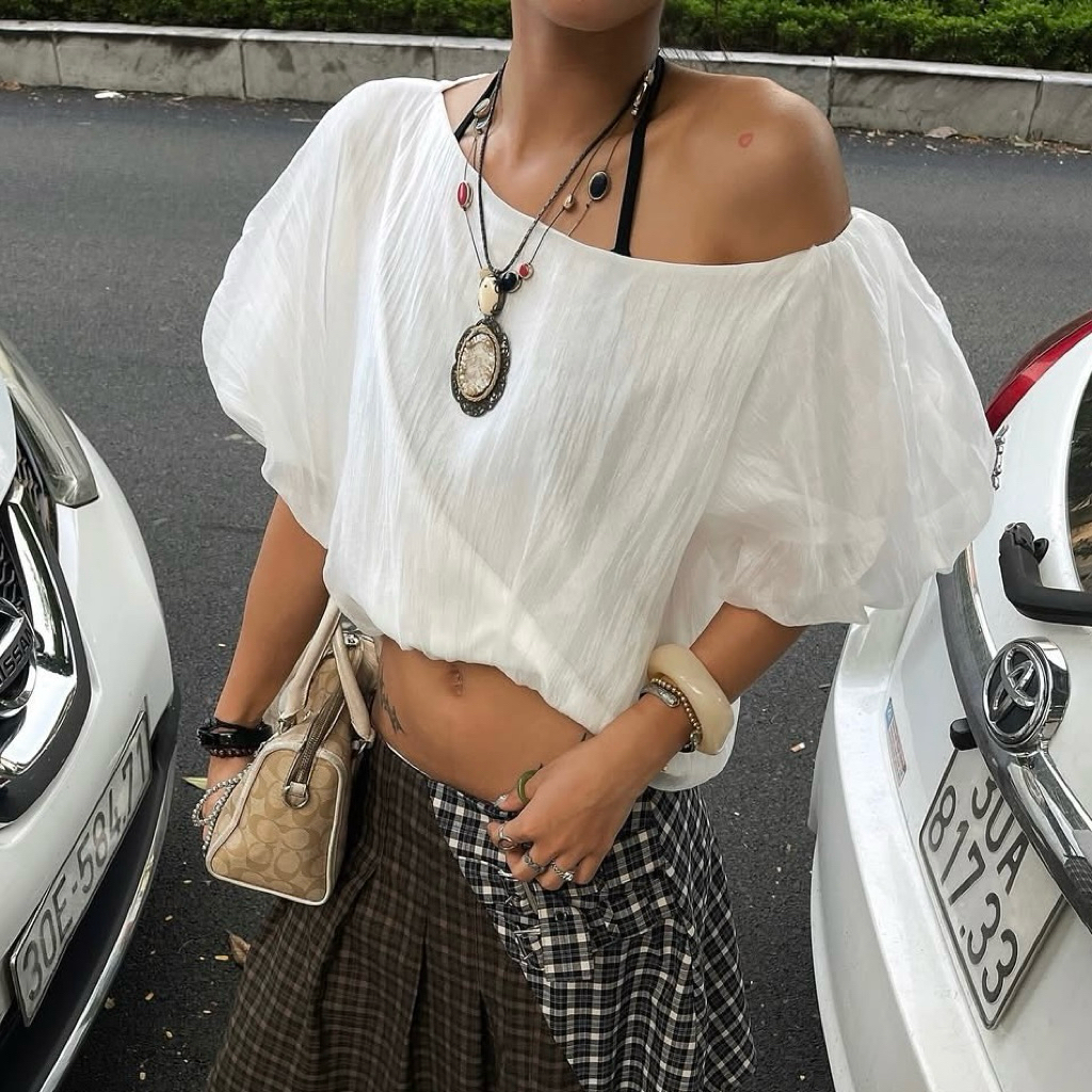 Bloomie Top - เสื้อแขนกุดปิดไหล่ by noco.label วัสดุผ้าไหมฮ่องกงเนื้อนุ่ม Iridescent สไตล์ Minimal พื้นฐาน