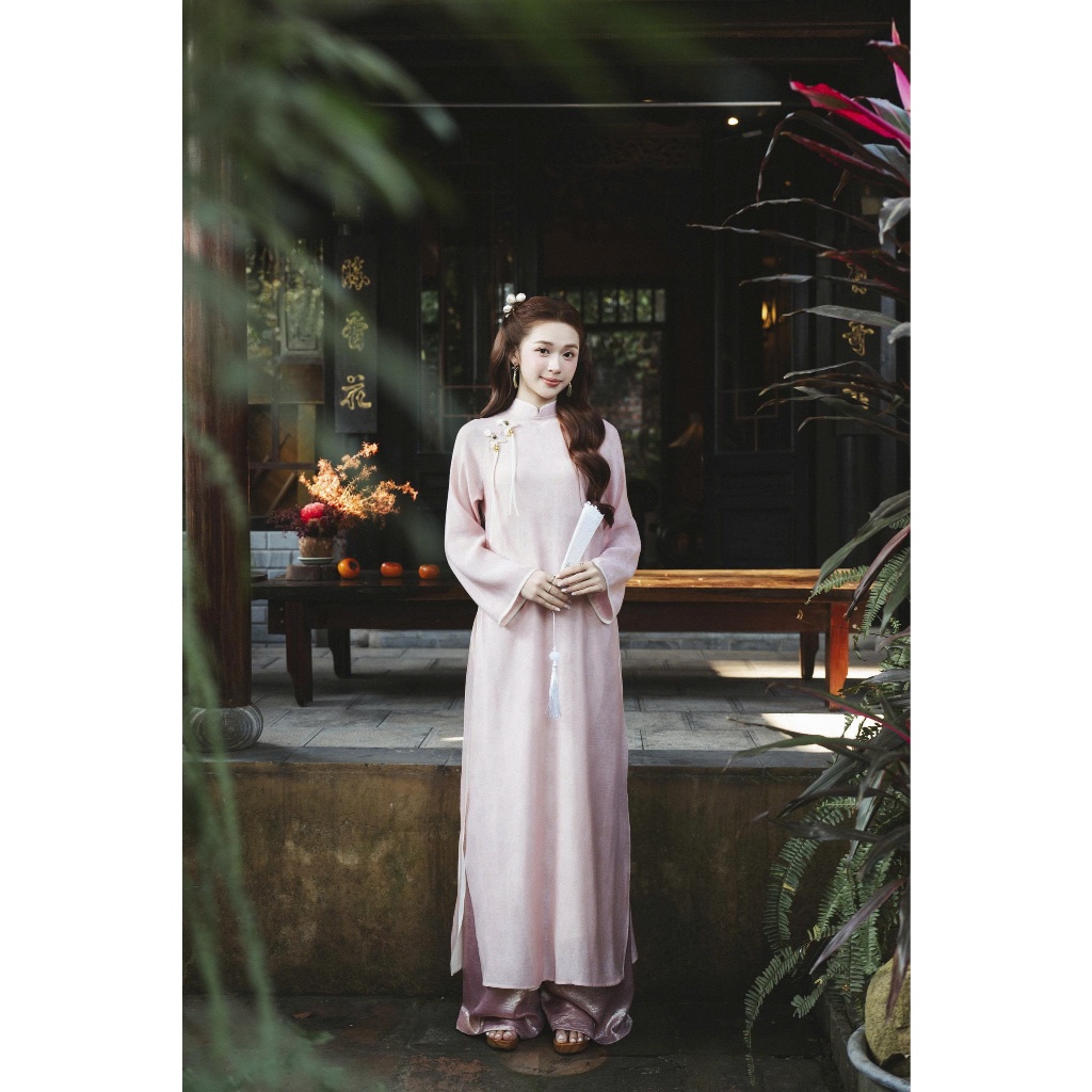 Germe Mong Duh ao dai ผ้าไหม Tencel คอแบบดั้งเดิม 4 ตัว มีกระดุมแมลงปอ และผูกโบว์แบบเดรป AVNT012612,