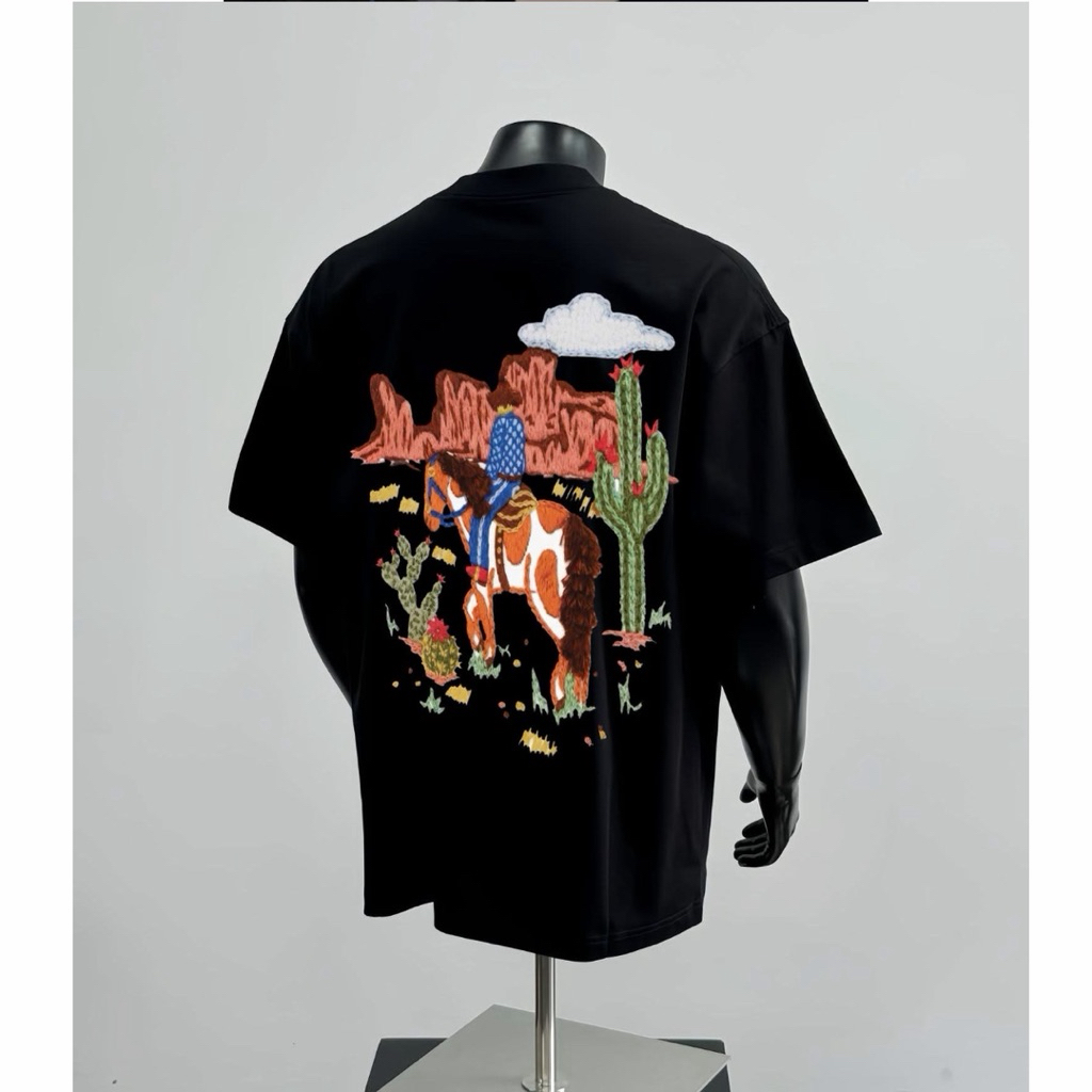 เสื้อยืด Nikolas Savanna สําหรับทุกเพศ