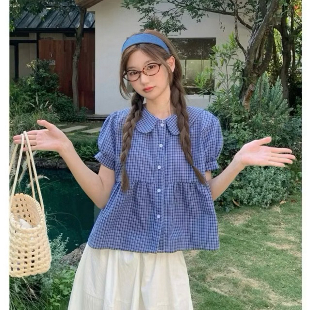 LOVITY SMR40 LOVITY SMR40 เสื้อเชิ้ตลายตารางหมากรุกคอปกจับจีบสไตล์ผู้หญิงพร้อมแขนพัฟ WIDE